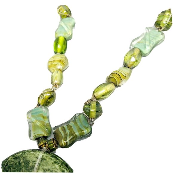 Vintage Handmade Green Beaded Necklace 14” w/ Large Round Pendant Estate 1980s - Picture 6 of 12